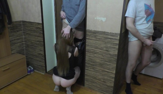 Русская шлюха сосет и трахается с двумя парнями