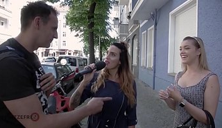 Сексуальная блондинка на улице: знакомство с переходом к горячему сексу!