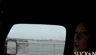 Шикарная блондинка подкараулила и отжарила в машине!